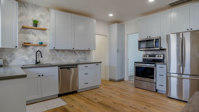 Building Photo - Fully furnished- Long and short term rental in Lehi! Boat and RV parking available.