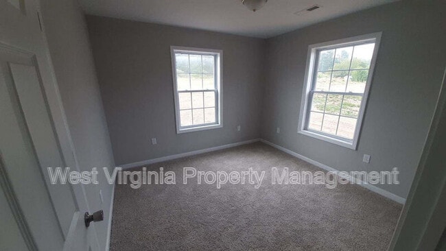 Building Photo - 760 Circleview Dr