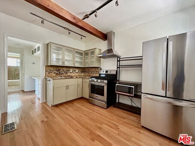 Foto del edificio - 2620 Locksley Pl