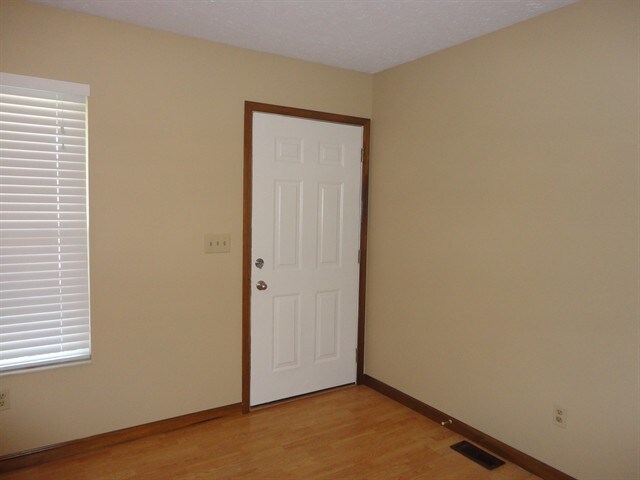 Foto del edificio - 7128 Brookstone Dr