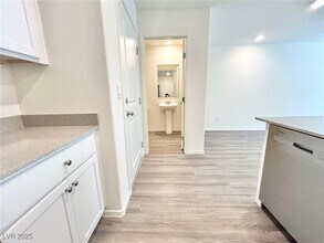 Building Photo - 9916 Bumblebee Hls St