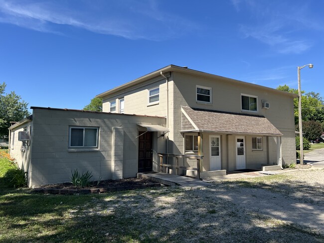 Front of Apartment - 3713 S Maple Ln