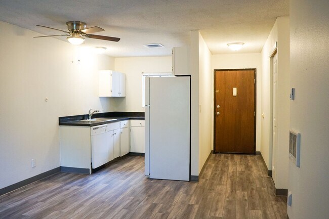 Foto del edificio - Nestled into Marquam Hill: Bright 2nd Floor 1Bed w/Private Balcony!