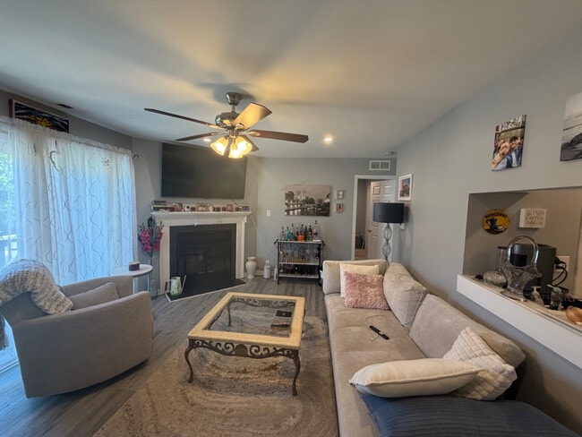 Foto del edificio - 606 Woodhollow Dr