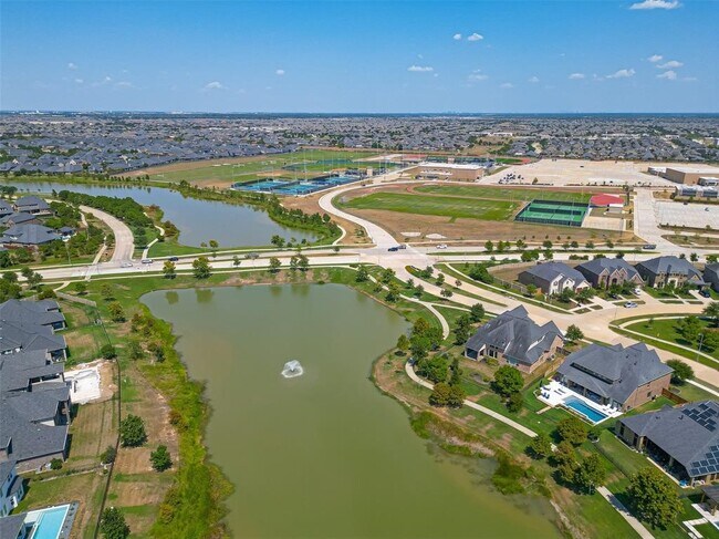 Foto del edificio - 28214 Evergreen Cove Ln