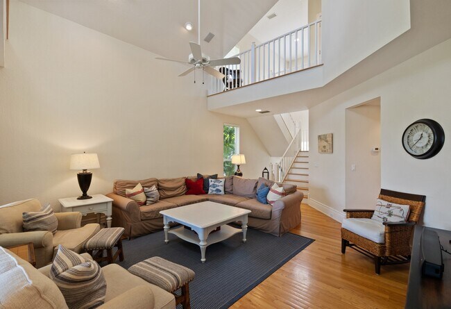 Building Photo - 824 S Harbor Dr