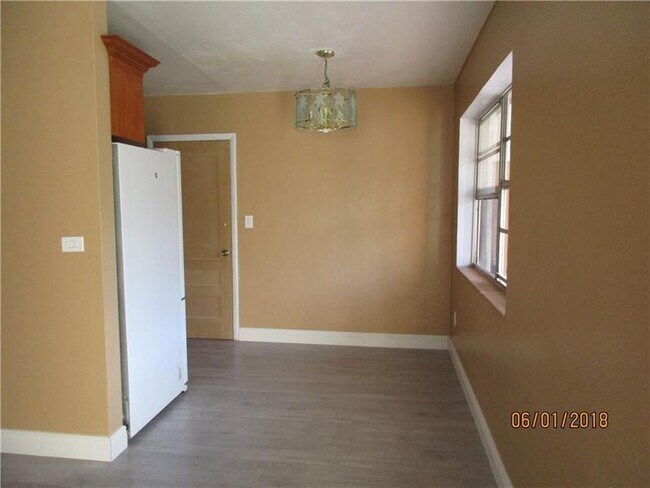 Foto del edificio - 1520 NE 43rd St