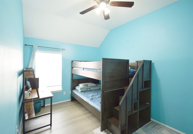 Building Photo - 3219 Summerland Dr