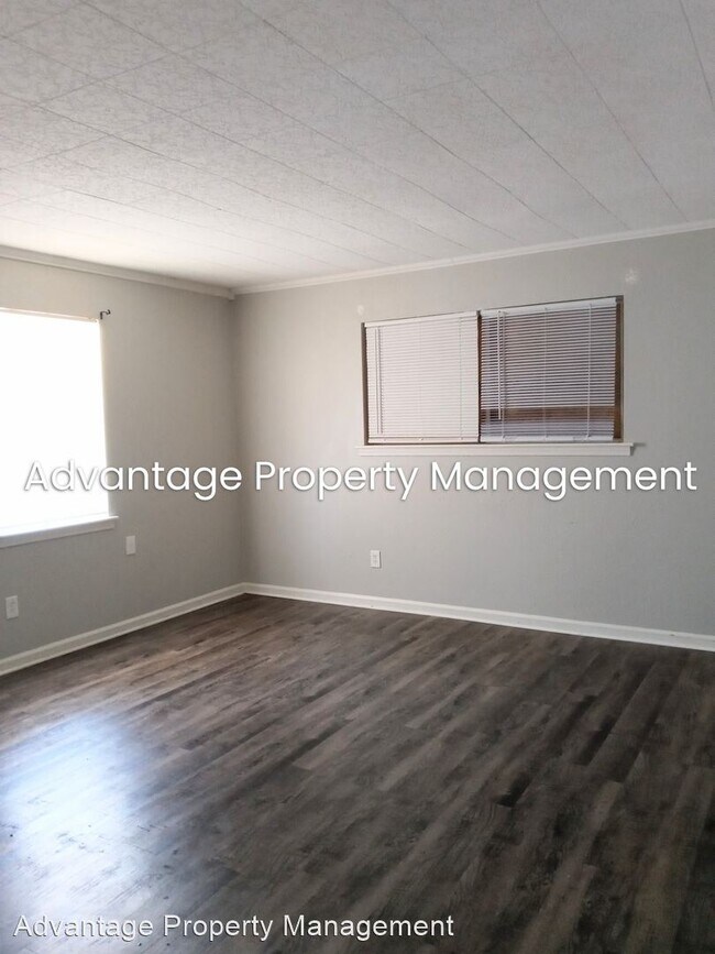 Building Photo - 3 br, 1 bath House - 4553 Valley Stream Dr.
