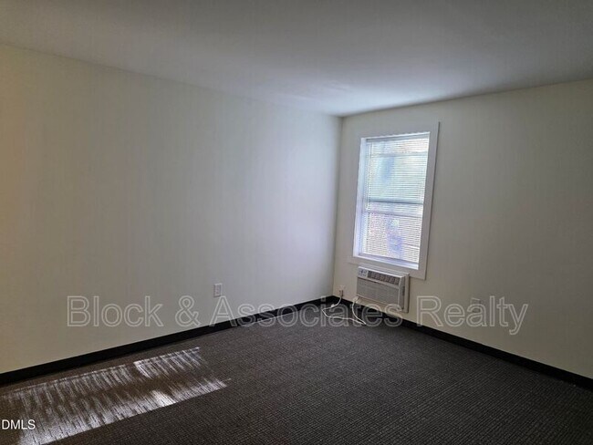 Building Photo - 5104 Hollyridge Dr