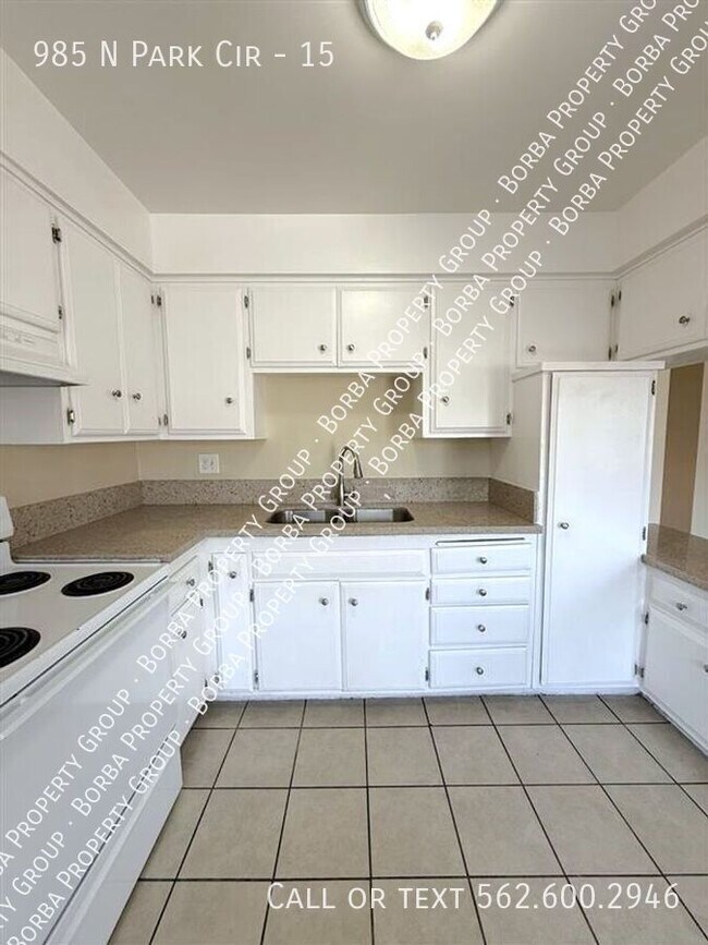 Foto del edificio - 985 N Pk Cir