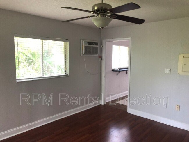 Foto del edificio - 8127 Country Rd