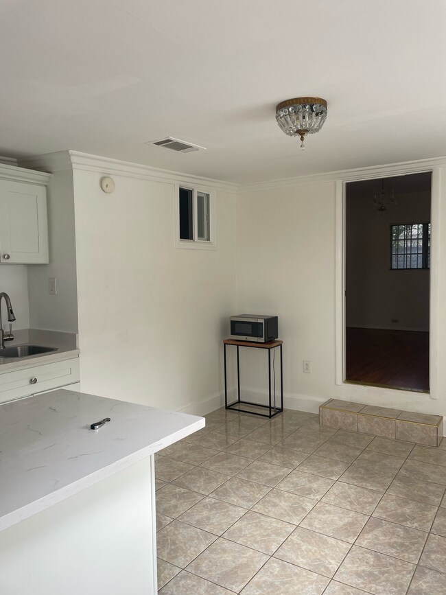 Foto del edificio - 530 N Wilton Pl