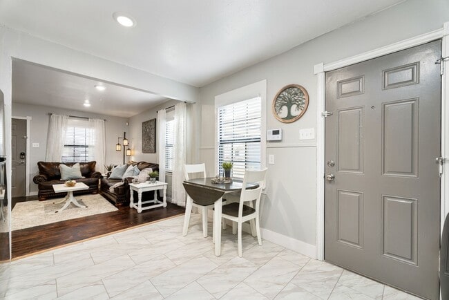 Building Photo - Beautiful 2 Bedroom 1 Bathroom close to TTU!