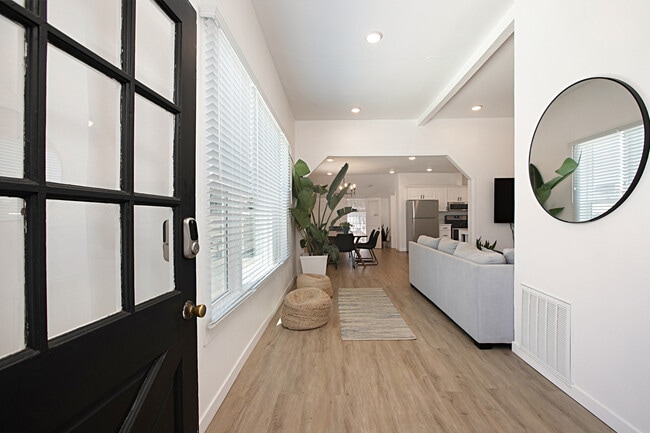 Building Photo - 1842 Kearney Ave