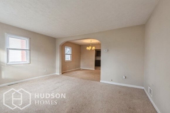 Building Photo - 304 W Van Buren Ave