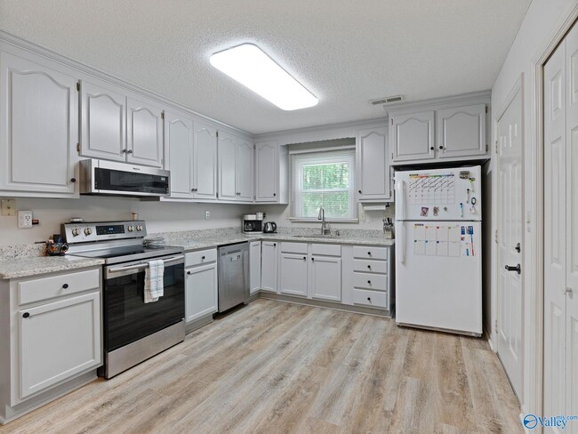 Building Photo - 105 Whisperbrook Cir