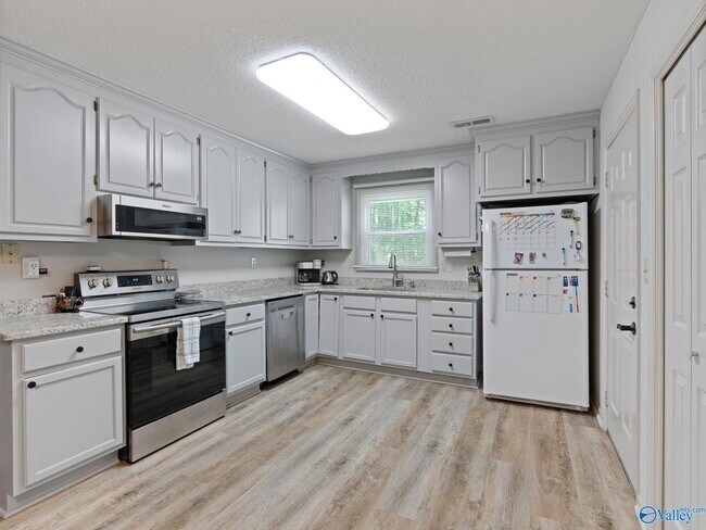 Foto del edificio - 105 Whisperbrook Cir