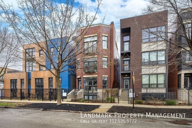 Photo - 1755 N Artesian Ave Apartment