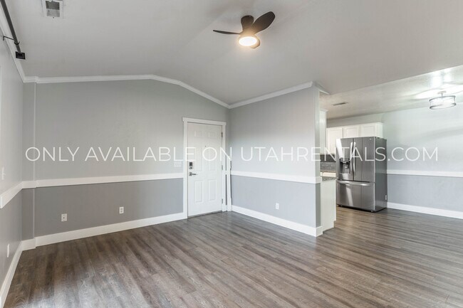 Building Photo - 8096 N Ridge Loop E