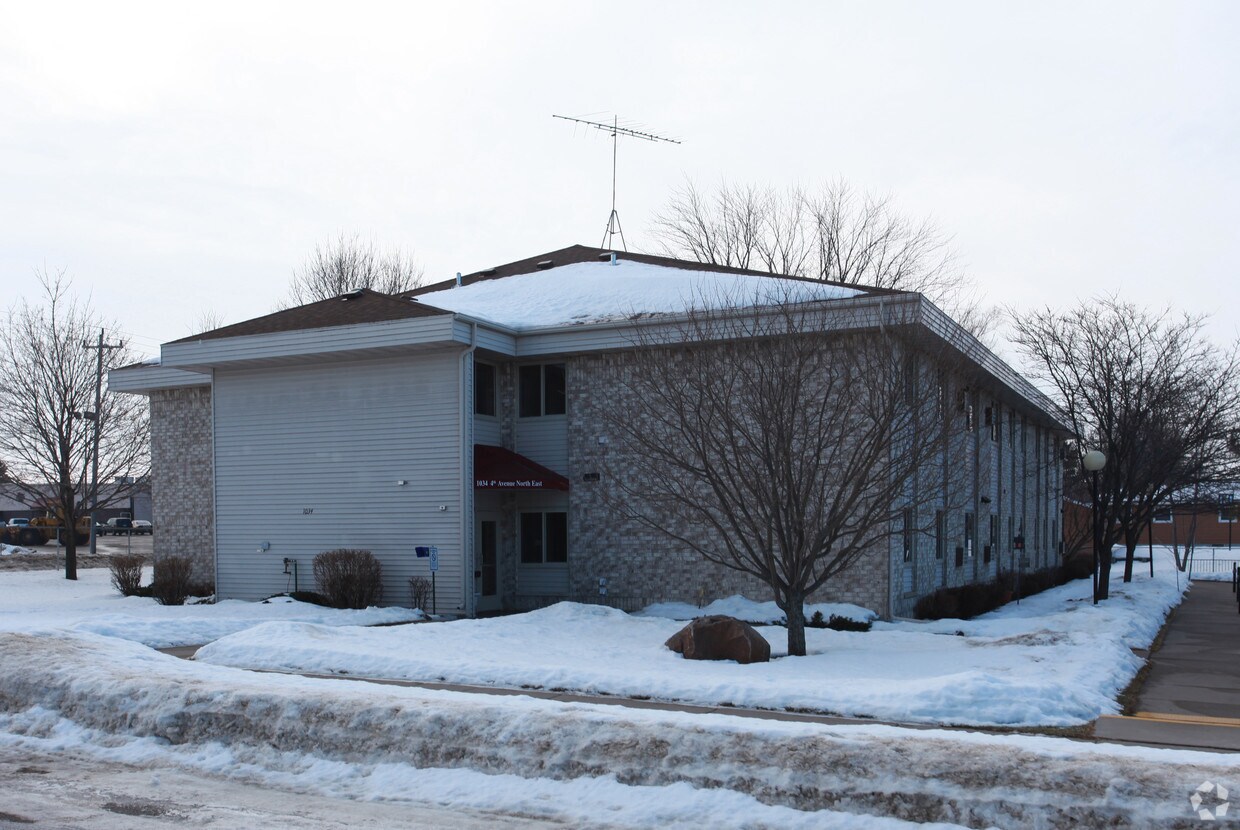 Building Photo - Falls Manor