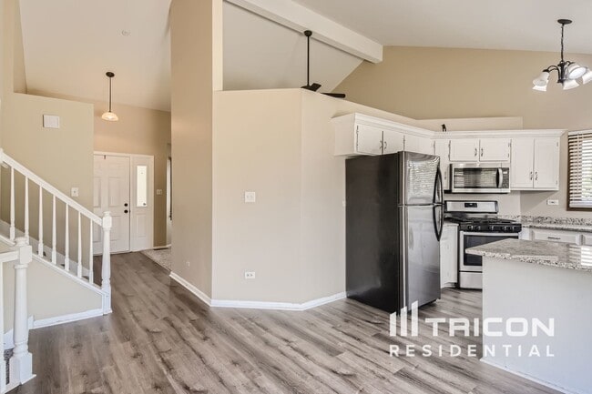 Building Photo - 1414 Lakewood Dr