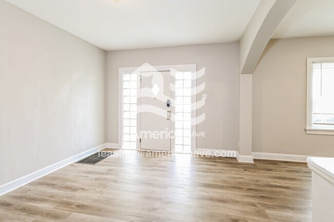 Foto del edificio - 4356 Bingham Ave