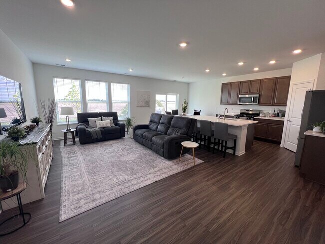 Building Photo - 25701 W Yorkshire Dr