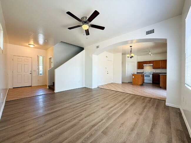 Foto del edificio - Freshly Updated 3-Bed, 2.5-Bath Home with ...