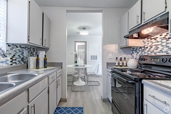1BR, 1BA - 685SF (A2) - Kitchen - Element Apartments