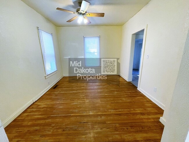 Building Photo - 405 S Minnesota- 3 Bedroom House