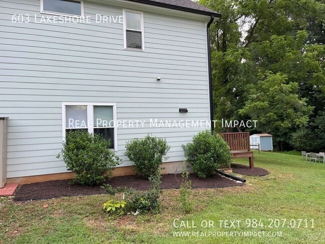 Building Photo - 603 Lakeshore Dr