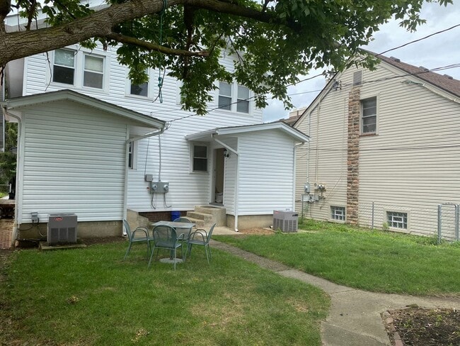 Building Photo - 2598-2600 Dayton Ave
