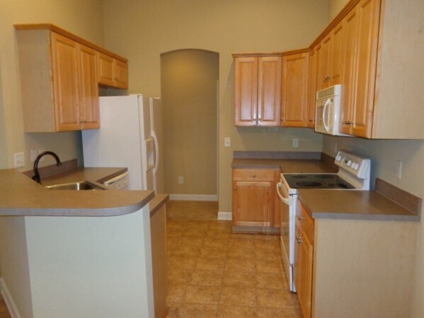 Building Photo - 724 Wyntree N