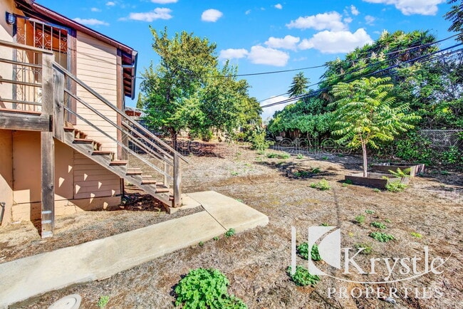 Building Photo - 114 Hollywood Ave