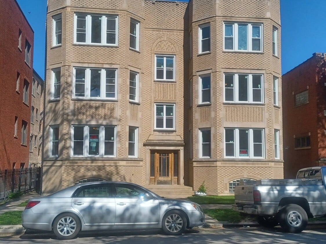 Primary Photo - 7307 S Bennett Ave