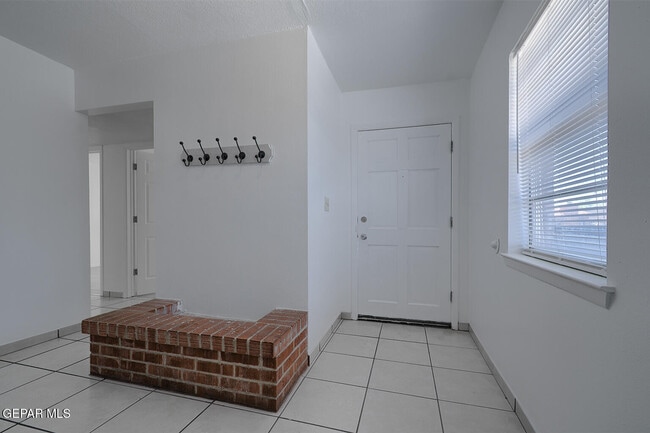 Foto del edificio - 3536 E Glen Dr