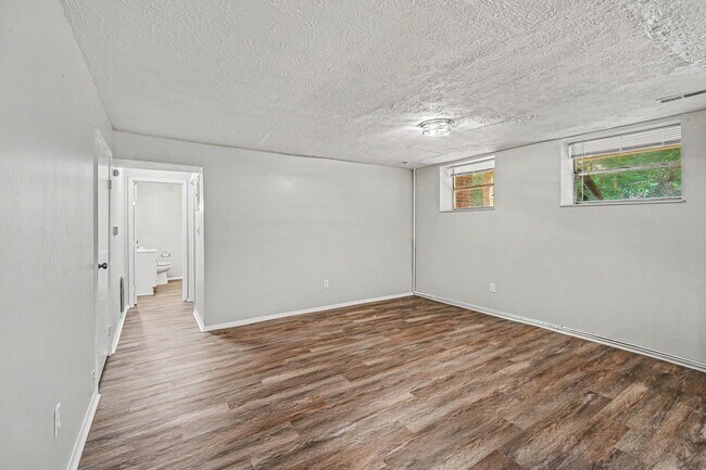 Foto del edificio - 566 Glenwood Ave