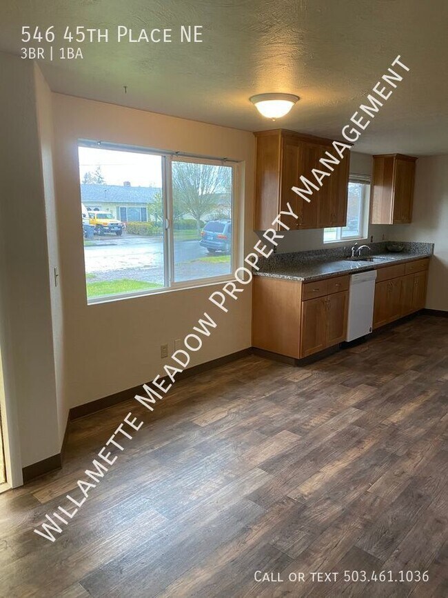 Foto del edificio - 546 45th Pl NE