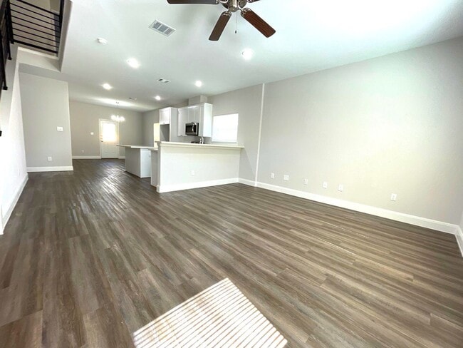 Building Photo - 5214 Mayle St