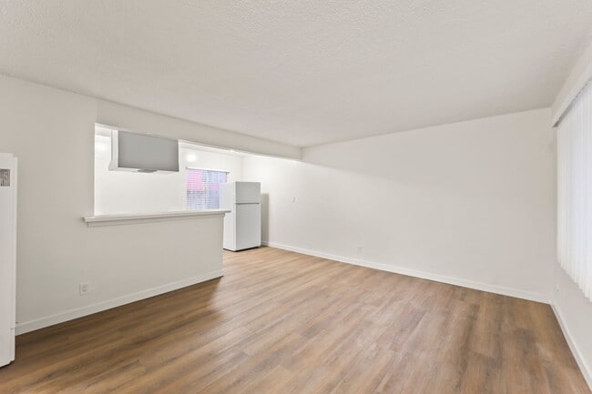 Building Photo - 9721 San Pedro St