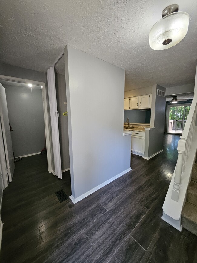 Building Photo - 9459 Timber View Dr