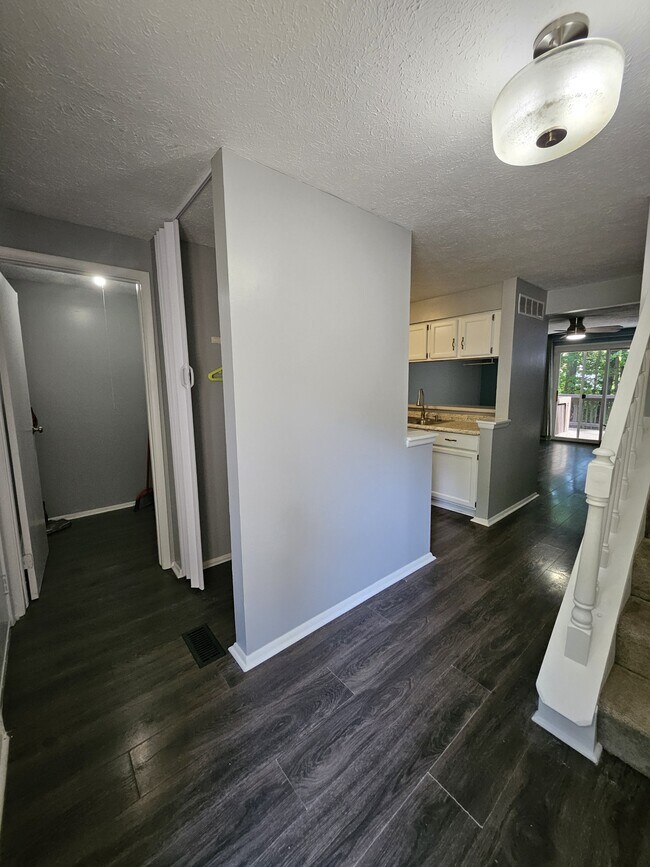 Foto del edificio - 9459 Timber View Dr