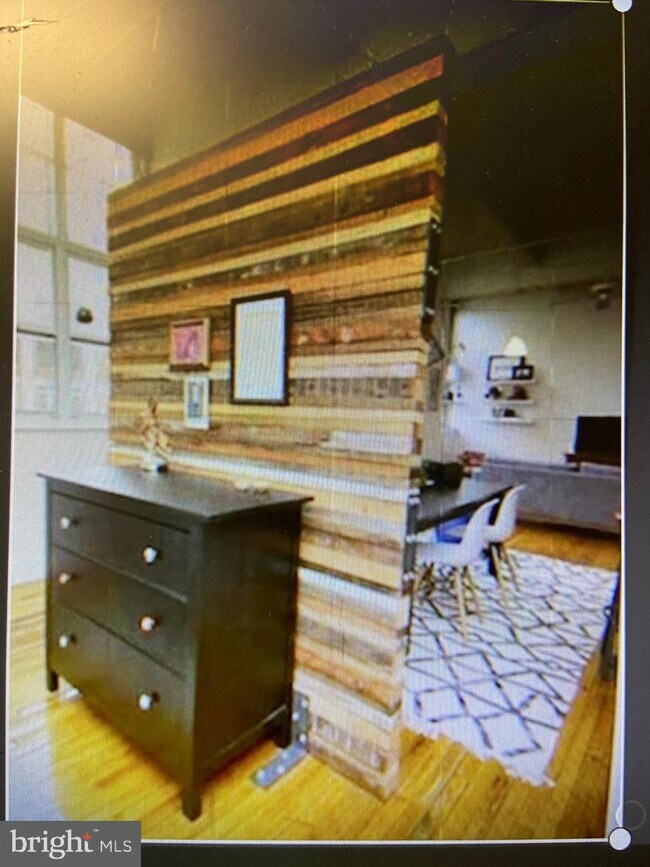 Building Photo - 1238 Callowhill St