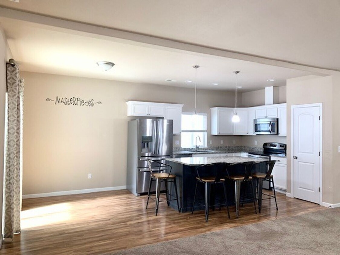 Foto principal - 4 Bedroom Home in Convenient Port Orchard ...