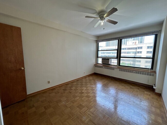 Foto del edificio - 4180 N Marine Dr