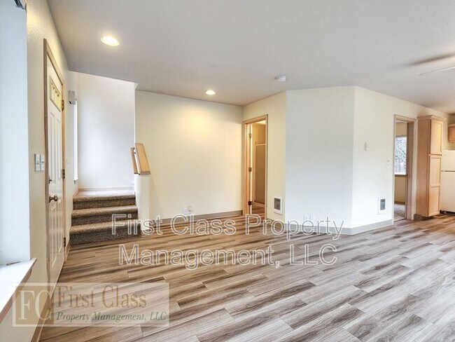 Building Photo - 14028 SE ARISTA Dr