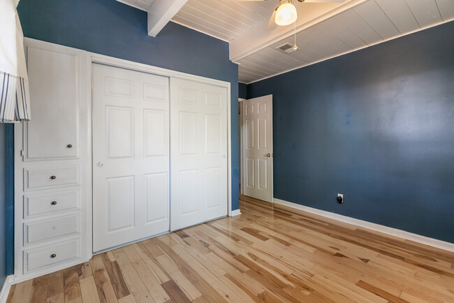 Building Photo - 817 Nadelhorn Dr