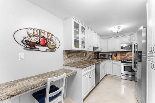 Foto del edificio - 3215 S Ocean Blvd