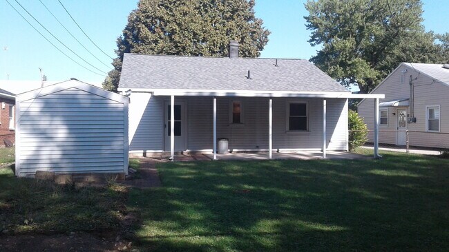 Covered rear patio - 3858 Fulton Ave